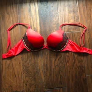 VS Push-up Bra 32C, Red Lace Detail